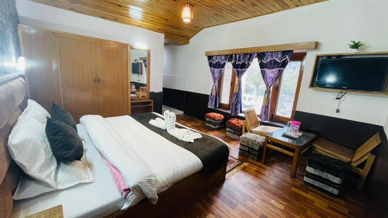 Hotel Hilltop At Mall Road Manali With Open Terrace Экстерьер фото